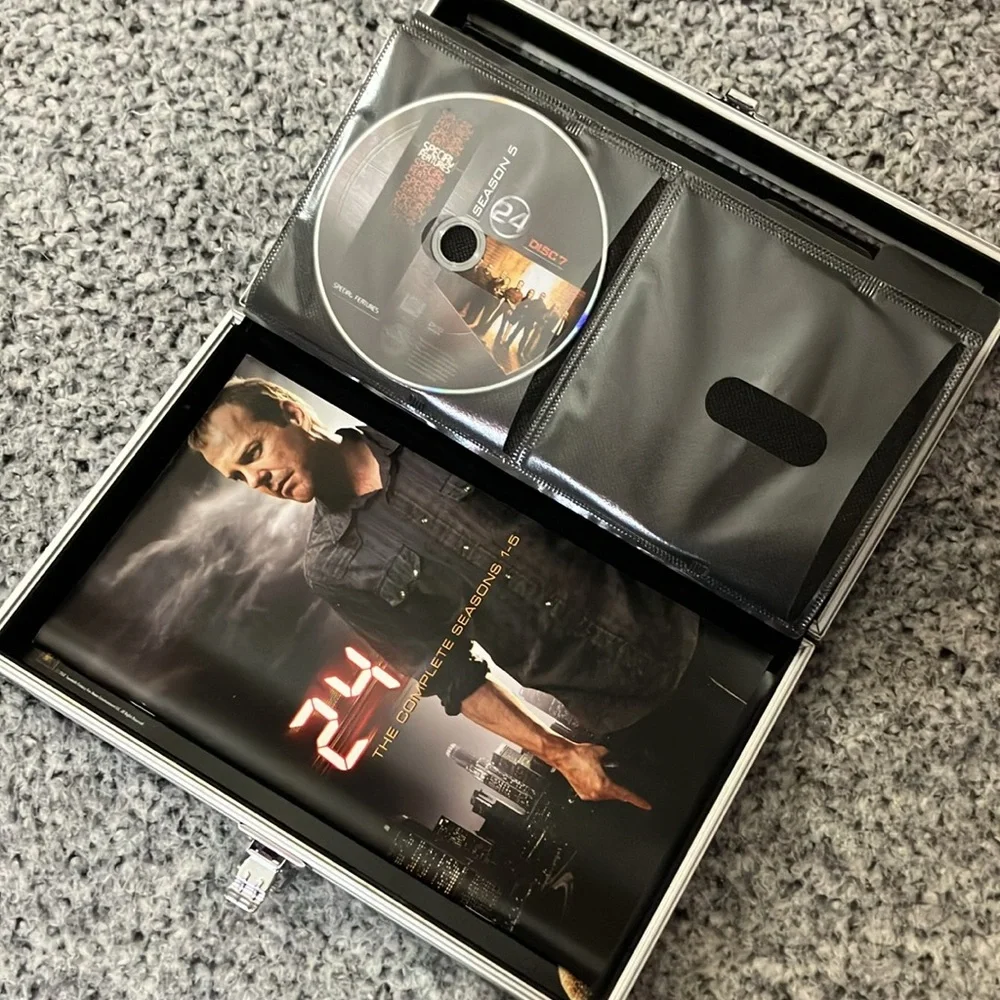 24 season 1-5 dvd collection edition briefcase - Picture 4 of 9